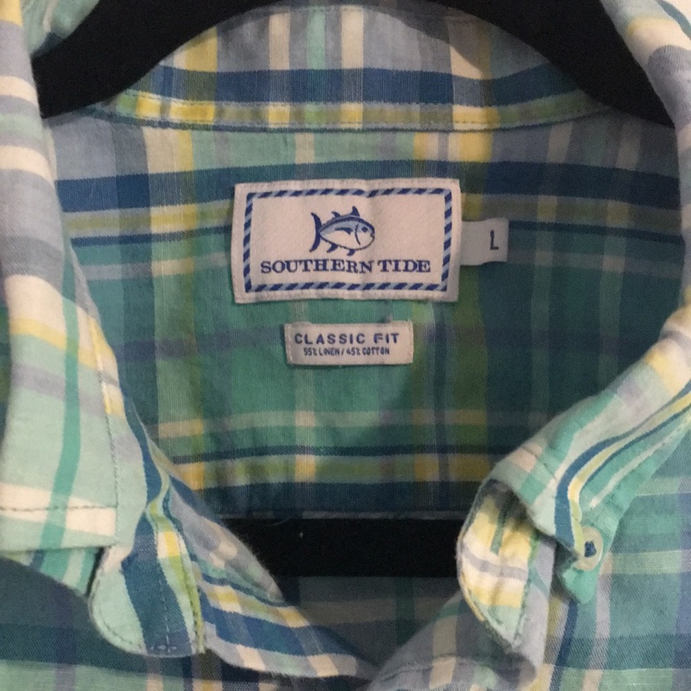 Men’s Southern Tide button down - Picture 2 of 3
